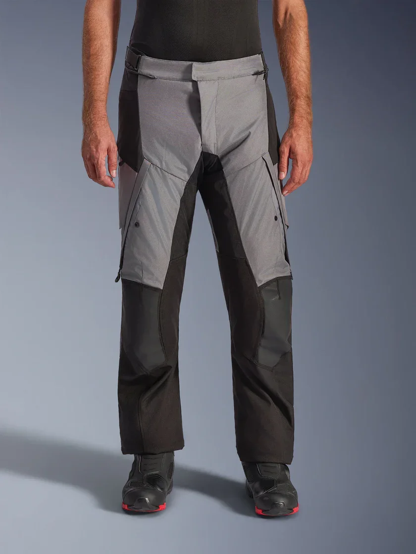 Calça Alpinestars Masculina Andes V4 Drystar Preto/Cinza Escuro Calça Alpinestars Masculina Andes V4 Drystar Preto/Cinza Escuro